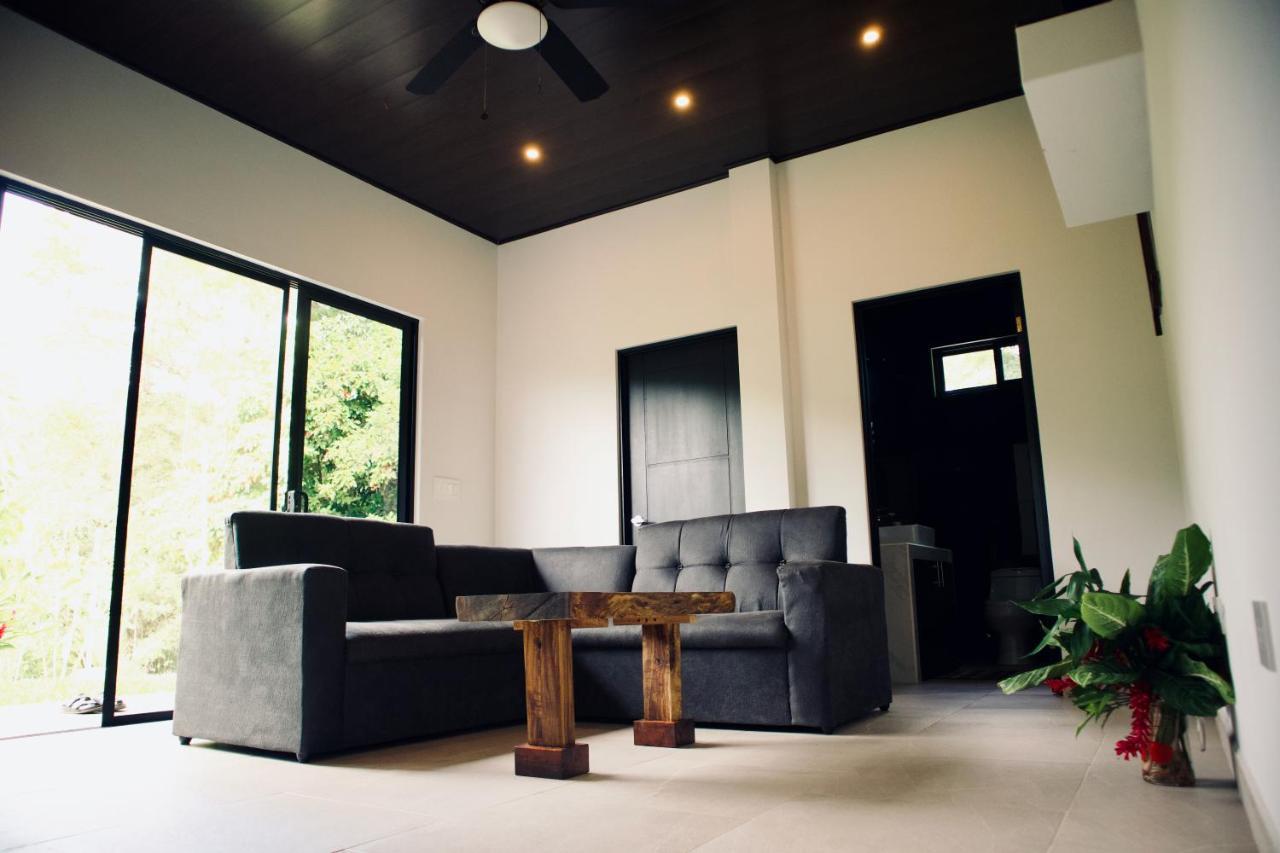Jungle Home With King Beds -5 Minutes From The Beach أوفيتا المظهر الخارجي الصورة